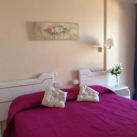 - 1 Bedroom With Pool - 00718 *